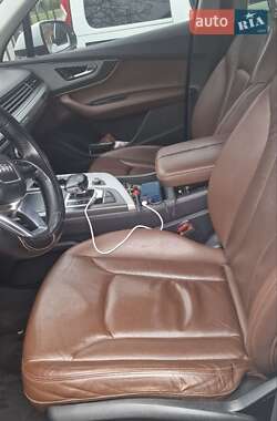 Внедорожник / Кроссовер Audi Q7 2017 в 