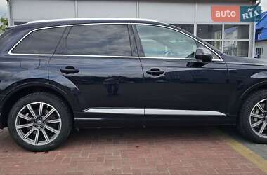 Внедорожник / Кроссовер Audi Q7 2016 в 