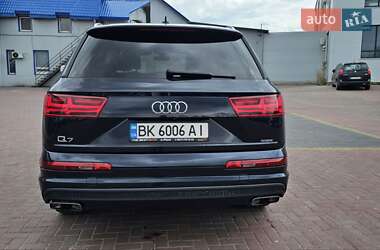 Внедорожник / Кроссовер Audi Q7 2016 в 