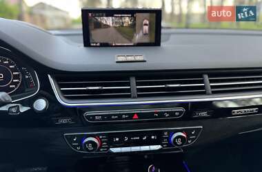 Позашляховик / Кросовер Audi Q7 2018 в 