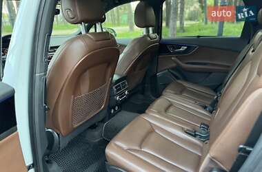 Позашляховик / Кросовер Audi Q7 2018 в 