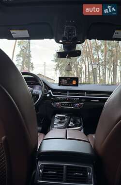 Позашляховик / Кросовер Audi Q7 2018 в 