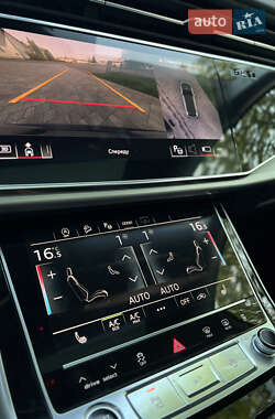 Позашляховик / Кросовер Audi Q7 2021 в 
