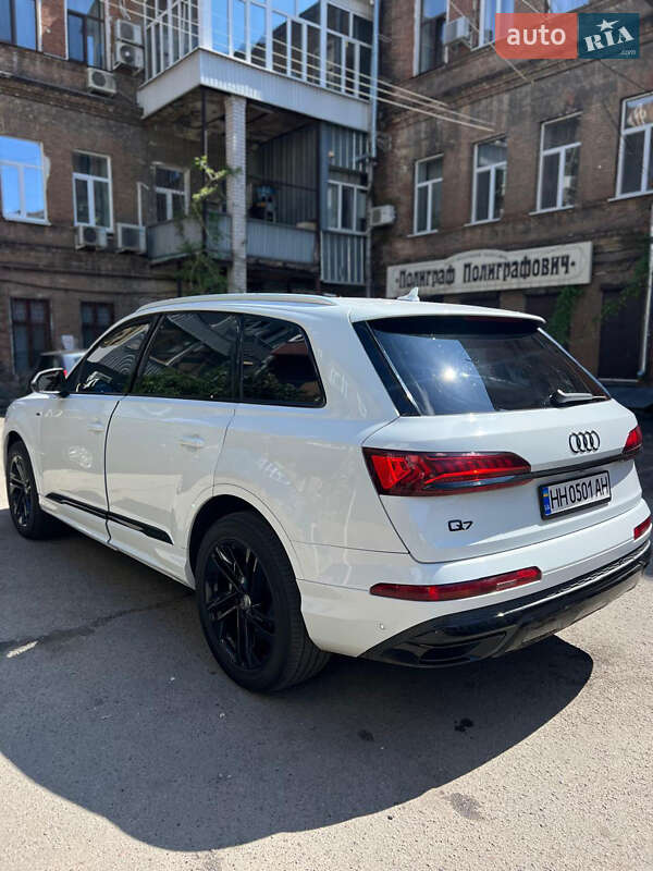 Позашляховик / Кросовер Audi Q7 2020 в Дніпрі