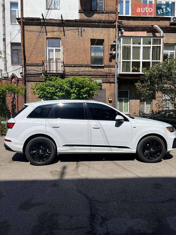 Позашляховик / Кросовер Audi Q7 2020 в Дніпрі