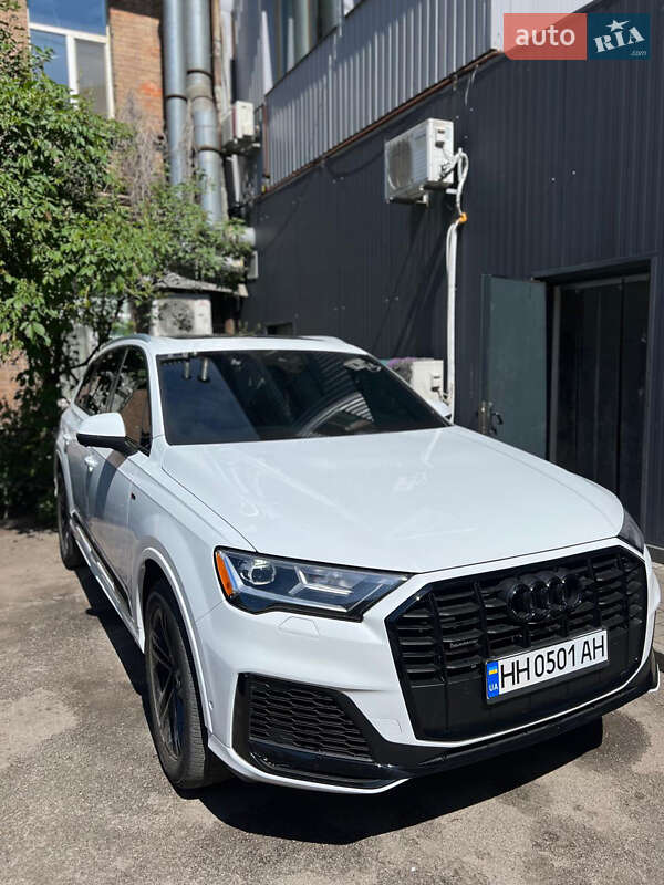 Позашляховик / Кросовер Audi Q7 2020 в Дніпрі