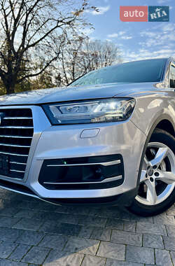 Внедорожник / Кроссовер Audi Q7 2016 в 