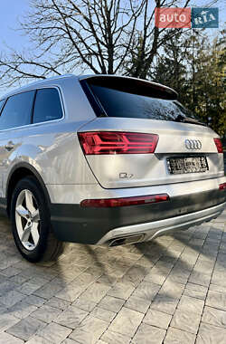 Внедорожник / Кроссовер Audi Q7 2016 в 