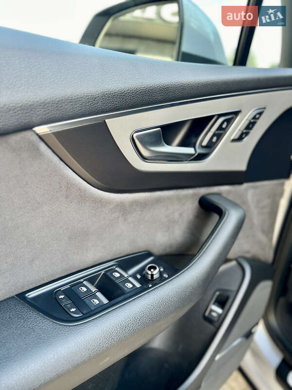 Внедорожник / Кроссовер Audi Q7 2016 в Березному