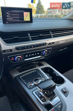 Внедорожник / Кроссовер Audi Q7 2016 в 
