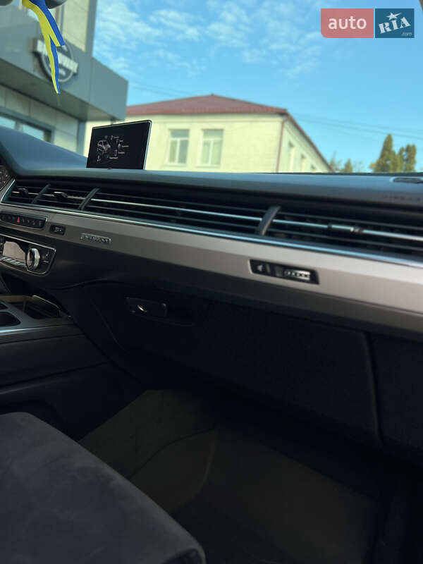 Внедорожник / Кроссовер Audi Q7 2016 в Березному