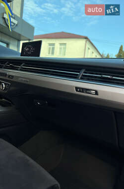 Внедорожник / Кроссовер Audi Q7 2016 в 