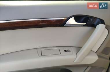 Позашляховик / Кросовер Audi Q7 2013 в 