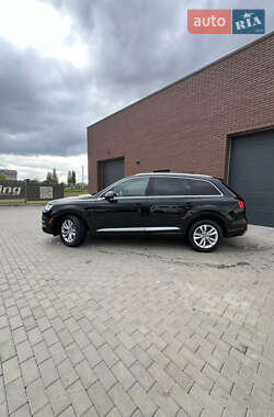 Внедорожник / Кроссовер Audi Q7 2017 в 