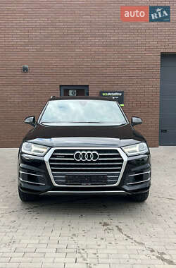 Внедорожник / Кроссовер Audi Q7 2017 в 