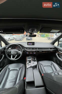 Внедорожник / Кроссовер Audi Q7 2017 в 
