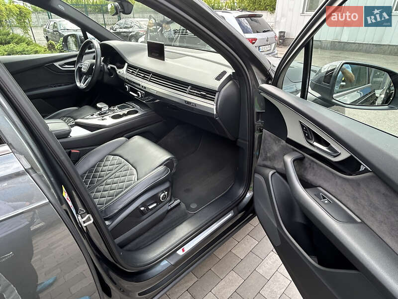 Внедорожник / Кроссовер Audi Q7 2017 в Киеве