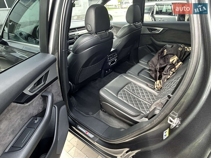 Позашляховик / Кросовер Audi Q7 2017 в Києві
