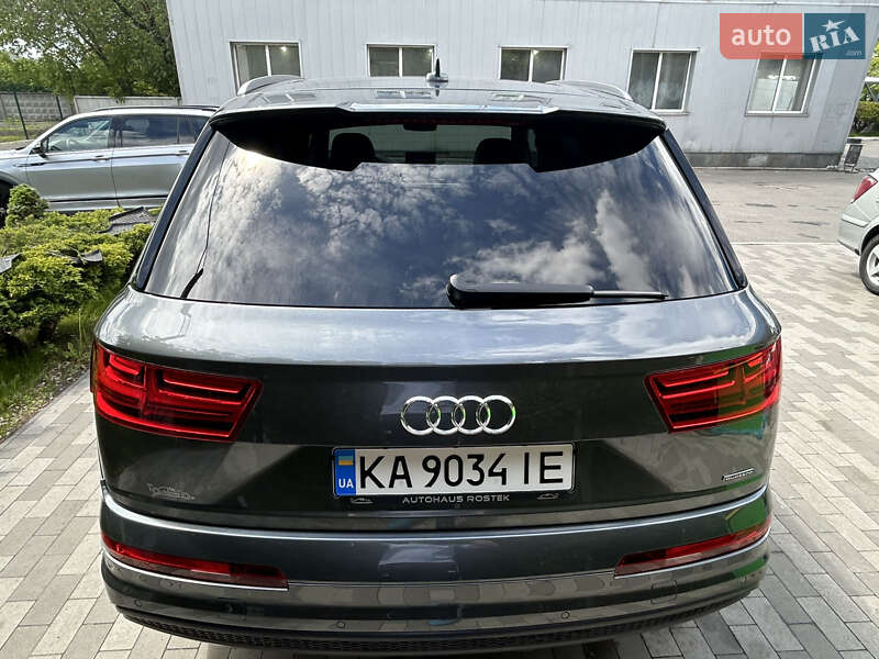 Внедорожник / Кроссовер Audi Q7 2017 в Киеве