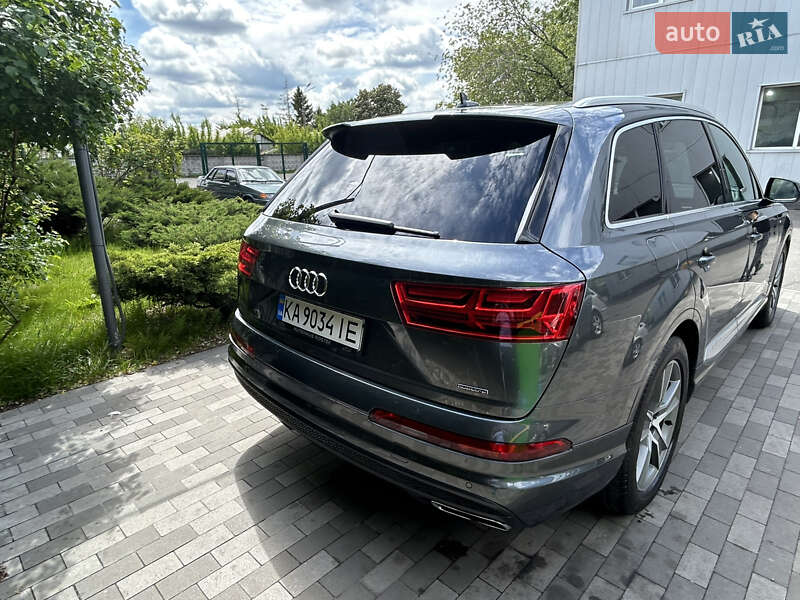 Внедорожник / Кроссовер Audi Q7 2017 в Киеве