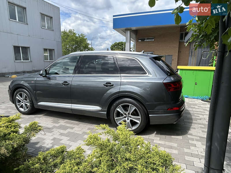 Позашляховик / Кросовер Audi Q7 2017 в Києві