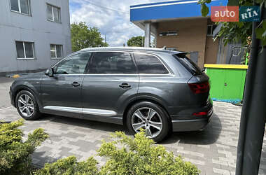 Внедорожник / Кроссовер Audi Q7 2017 в 