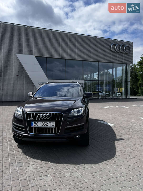 Внедорожник / Кроссовер Audi Q7 2012 в 