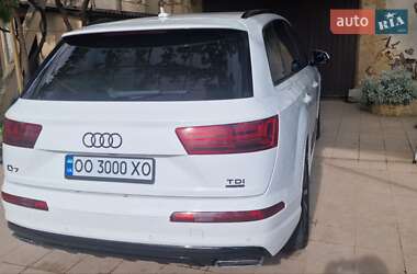 Внедорожник / Кроссовер Audi Q7 2017 в 