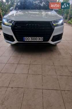 Внедорожник / Кроссовер Audi Q7 2017 в 