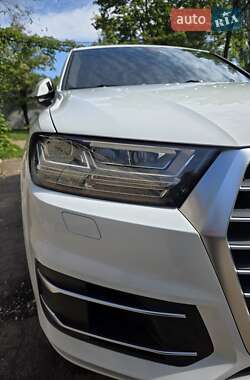 Внедорожник / Кроссовер Audi Q7 2017 в 