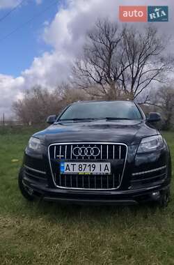 Внедорожник / Кроссовер Audi Q7 2015 в 