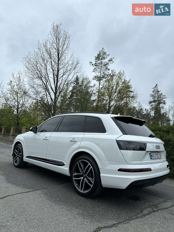 Внедорожник / Кроссовер Audi Q7 2016 в Киеве