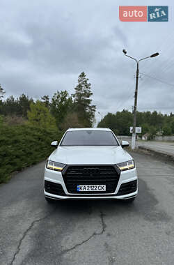 Внедорожник / Кроссовер Audi Q7 2016 в 