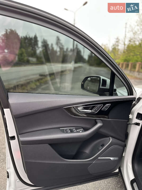 Внедорожник / Кроссовер Audi Q7 2016 в Киеве