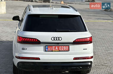 Внедорожник / Кроссовер Audi Q7 2021 в 