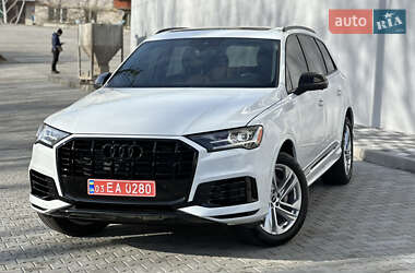 Внедорожник / Кроссовер Audi Q7 2021 в 