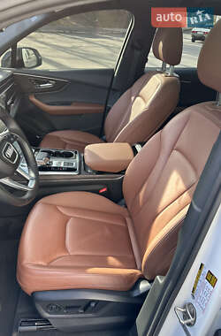 Внедорожник / Кроссовер Audi Q7 2021 в 