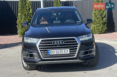 Позашляховик / Кросовер Audi Q7 2018 в 