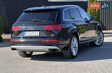 Позашляховик / Кросовер Audi Q7 2018 в 