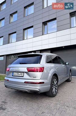 Внедорожник / Кроссовер Audi Q7 2017 в 