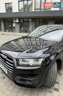 Внедорожник / Кроссовер Audi Q7 2016 в 