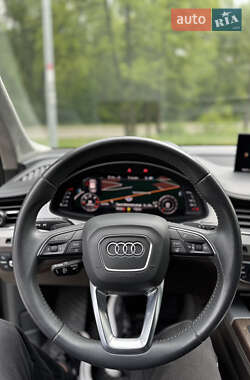 Внедорожник / Кроссовер Audi Q7 2016 в 