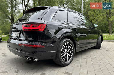 Внедорожник / Кроссовер Audi Q7 2016 в 