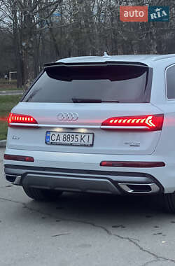 Внедорожник / Кроссовер Audi Q7 2021 в 