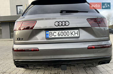 Внедорожник / Кроссовер Audi Q7 2017 в 