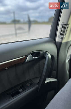 Внедорожник / Кроссовер Audi Q7 2012 в 