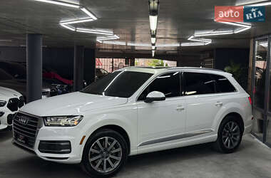 Внедорожник / Кроссовер Audi Q7 2017 в 