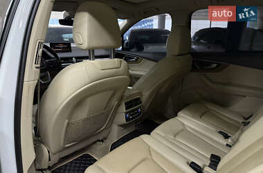 Внедорожник / Кроссовер Audi Q7 2017 в 