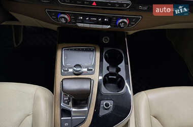 Внедорожник / Кроссовер Audi Q7 2017 в 