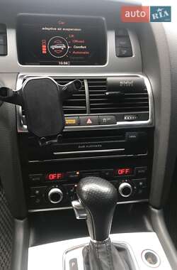Позашляховик / Кросовер Audi Q7 2011 в 